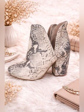 Steve Madden Snake Print Studded Ankle Boots Women’s 7.5 Block Heel